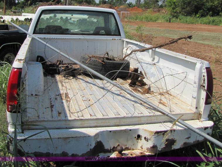 image for item C9533 1992 Chevrolet C1500 pickup truck