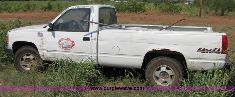 image for item C9533 1992 Chevrolet C1500 pickup truck