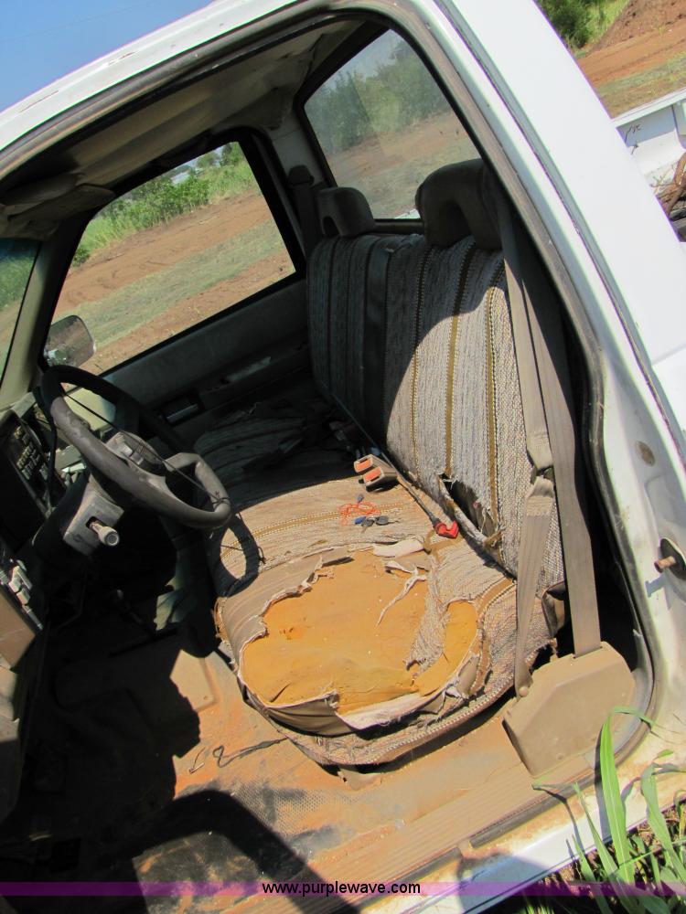 image for item C9533 1992 Chevrolet C1500 pickup truck