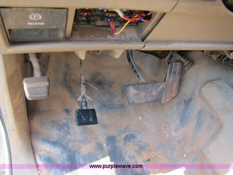 image for item C9533 1992 Chevrolet C1500 pickup truck