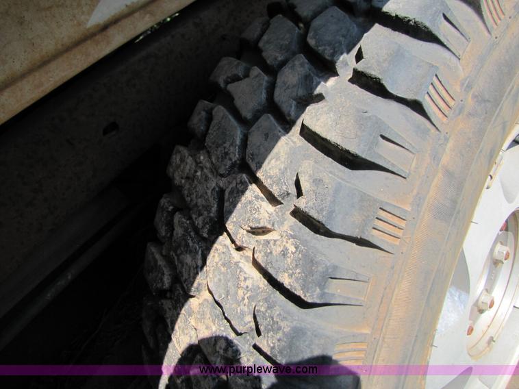 image for item C9533 1992 Chevrolet C1500 pickup truck