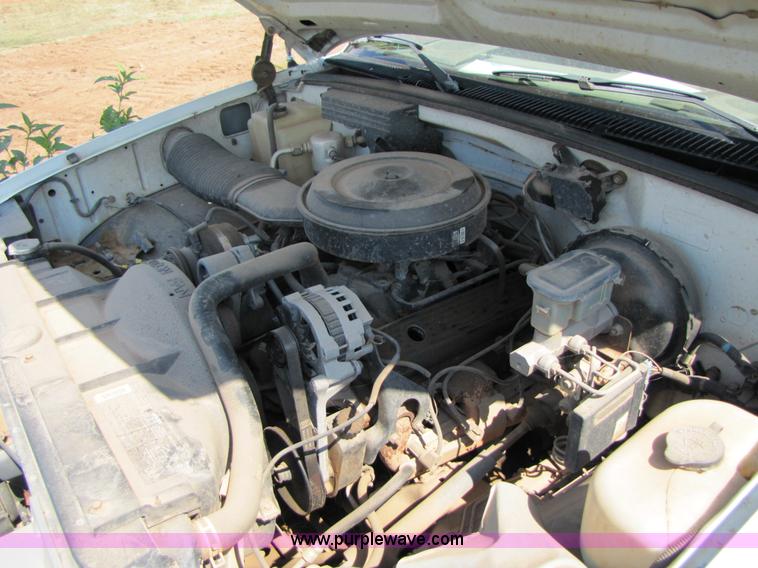 image for item C9533 1992 Chevrolet C1500 pickup truck