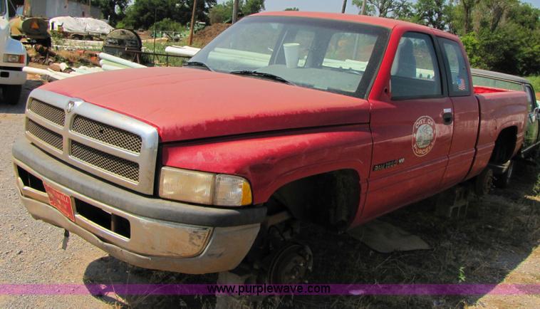 image for item C9534 1996 Dodge Ram 1500 Laramie club cab pickup truck