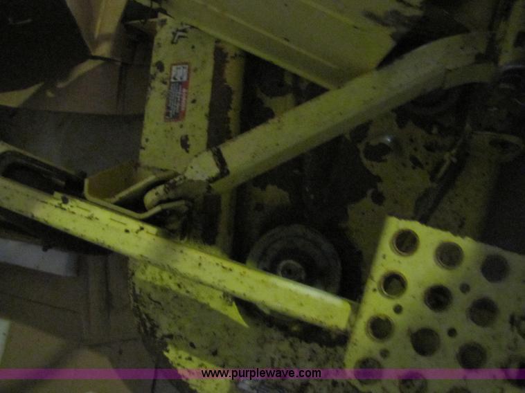 image for item C9535 1998 John Deere F935 60" mower