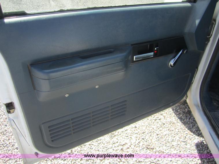 image for item C9800 1991 Chevrolet Cheyenne 1500 pickup truck