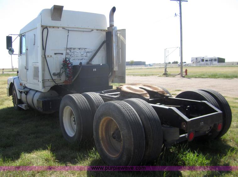 image for item C9843 1996 Volvo WIA semi truck