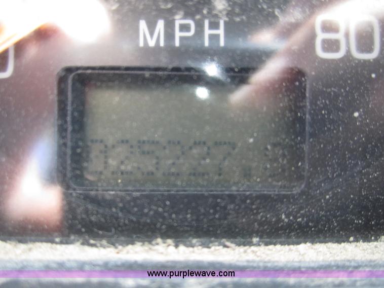 image for item C9843 1996 Volvo WIA semi truck