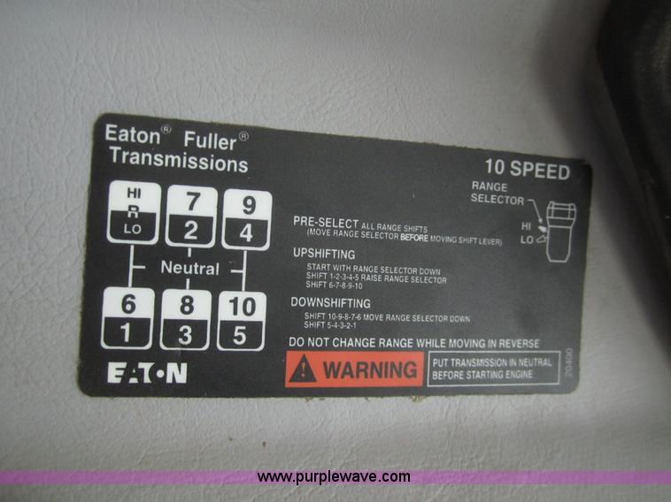 image for item C9843 1996 Volvo WIA semi truck