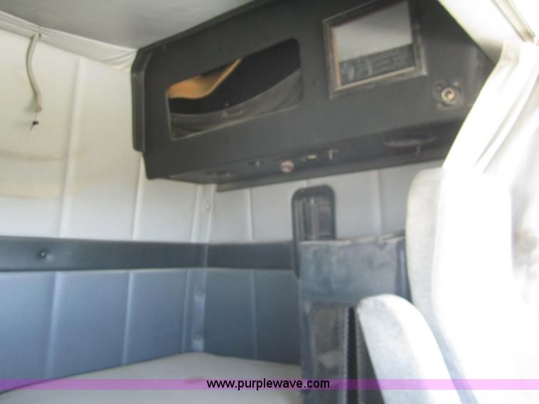 image for item C9843 1996 Volvo WIA semi truck