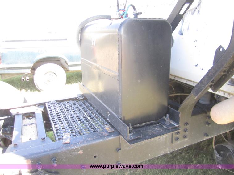 image for item C9843 1996 Volvo WIA semi truck