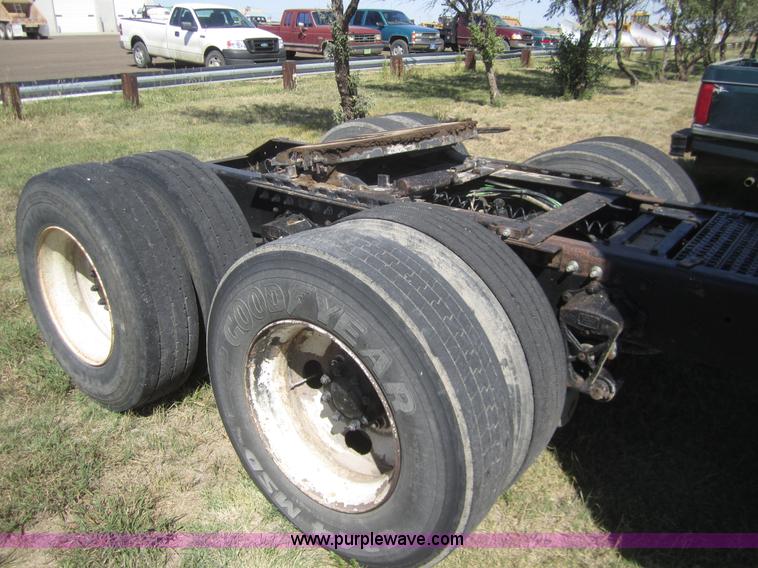 image for item C9843 1996 Volvo WIA semi truck