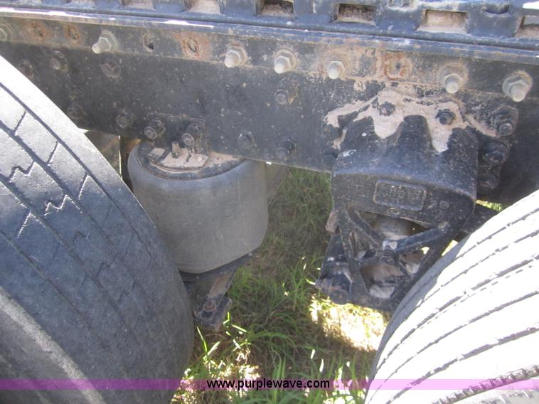 image for item C9843 1996 Volvo WIA semi truck