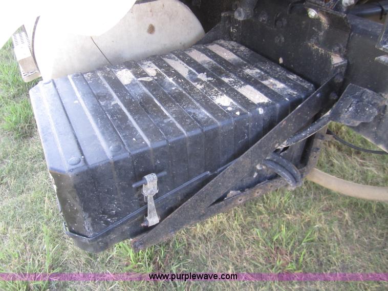 image for item C9843 1996 Volvo WIA semi truck