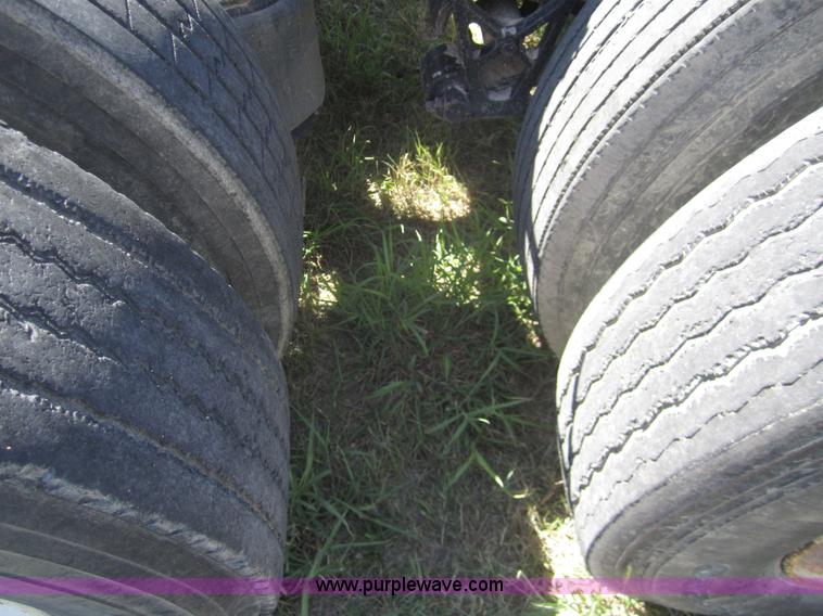 image for item C9843 1996 Volvo WIA semi truck