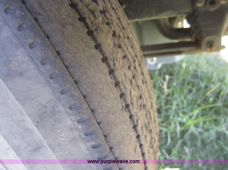 image for item C9843 1996 Volvo WIA semi truck