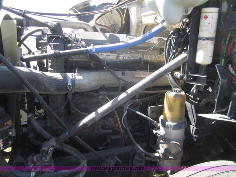 image for item C9843 1996 Volvo WIA semi truck