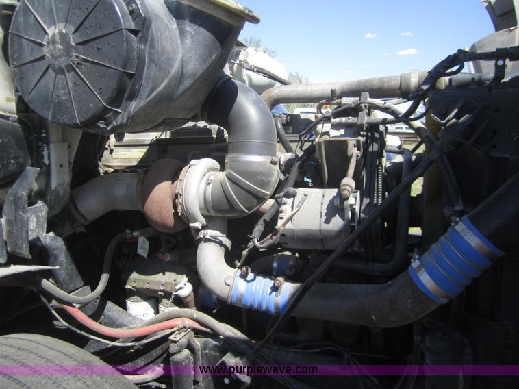 image for item C9843 1996 Volvo WIA semi truck