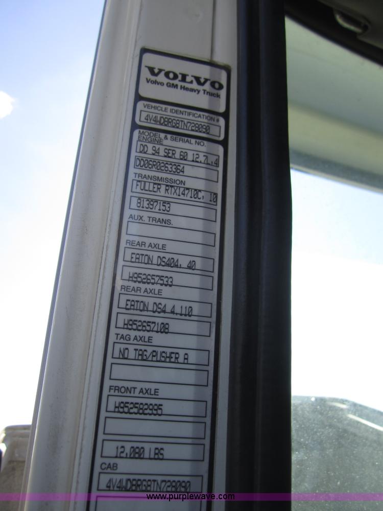 image for item C9843 1996 Volvo WIA semi truck