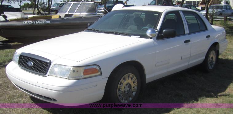 image for item C9852 2003 Ford Crown Victoria Police Interceptor