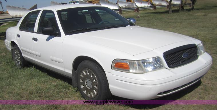 image for item C9852 2003 Ford Crown Victoria Police Interceptor
