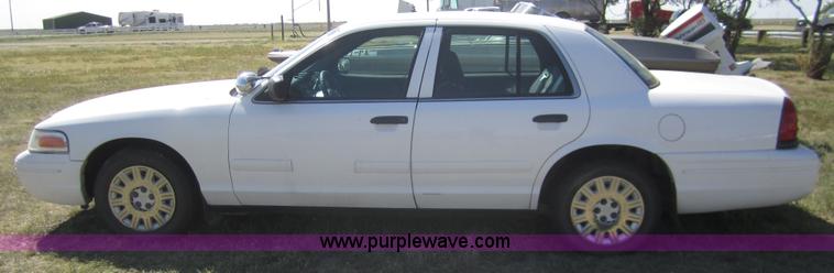 image for item C9852 2003 Ford Crown Victoria Police Interceptor