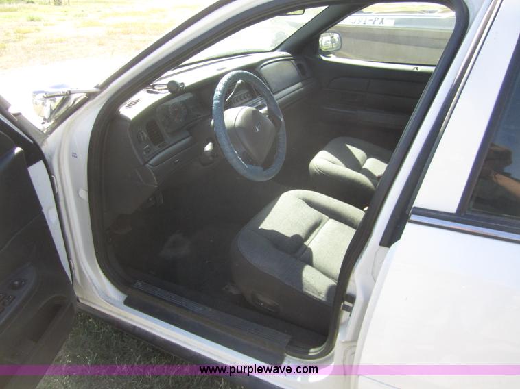image for item C9852 2003 Ford Crown Victoria Police Interceptor
