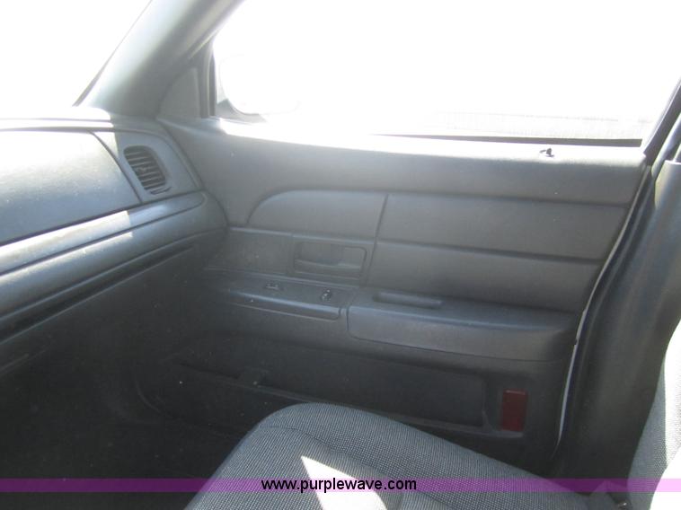 image for item C9852 2003 Ford Crown Victoria Police Interceptor