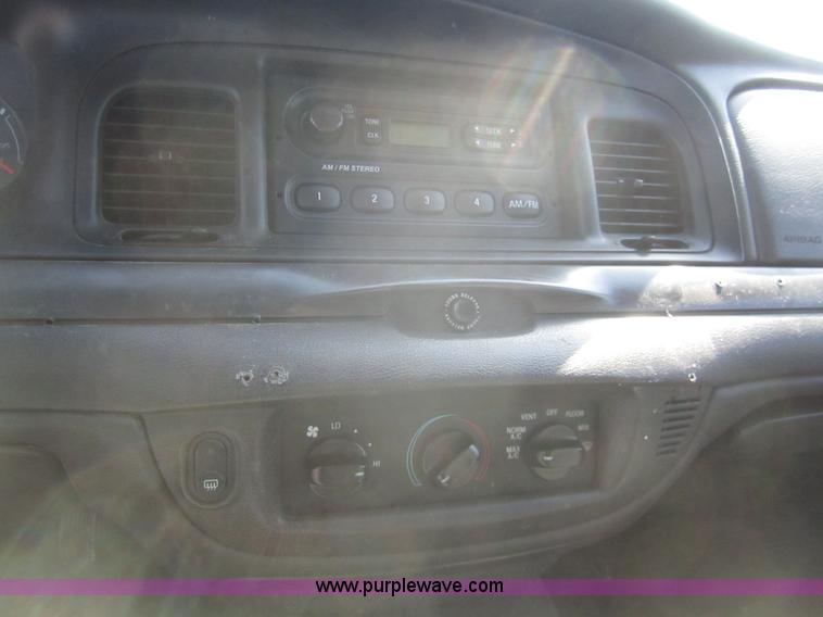 image for item C9852 2003 Ford Crown Victoria Police Interceptor