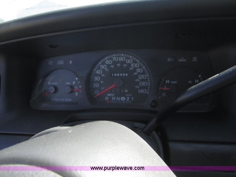 image for item C9852 2003 Ford Crown Victoria Police Interceptor