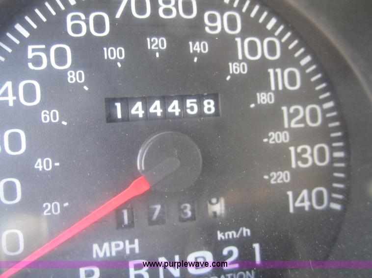 image for item C9852 2003 Ford Crown Victoria Police Interceptor