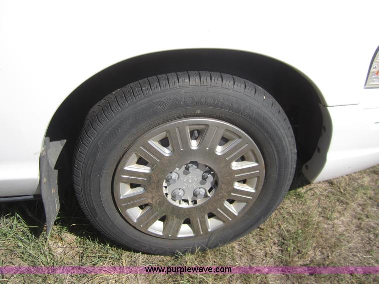 image for item C9852 2003 Ford Crown Victoria Police Interceptor