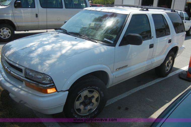 image for item D9705 2002 Chevrolet Blazer LS SUV
