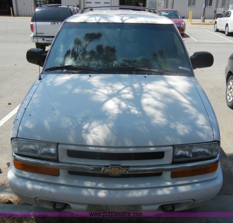 image for item D9705 2002 Chevrolet Blazer LS SUV