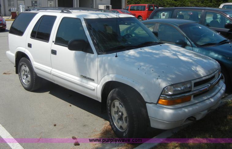 image for item D9705 2002 Chevrolet Blazer LS SUV