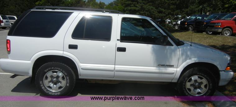 image for item D9705 2002 Chevrolet Blazer LS SUV
