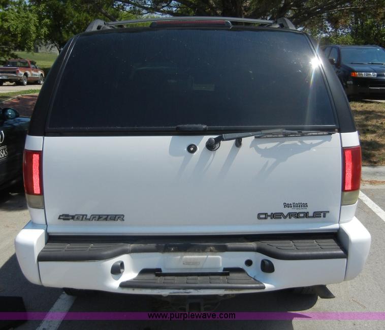 image for item D9705 2002 Chevrolet Blazer LS SUV