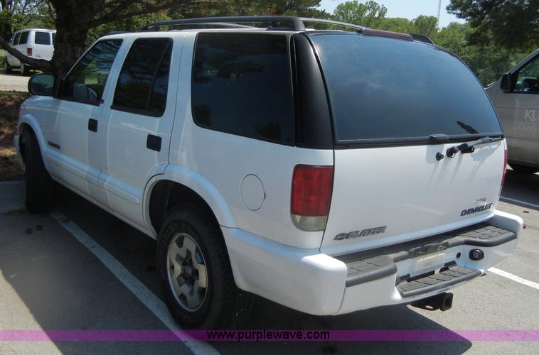 image for item D9705 2002 Chevrolet Blazer LS SUV