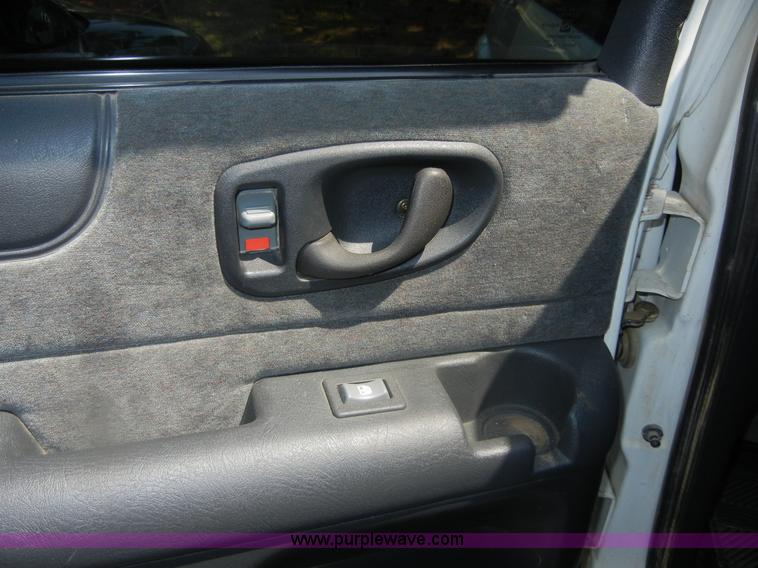 image for item D9705 2002 Chevrolet Blazer LS SUV