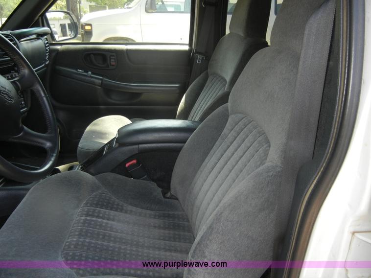 image for item D9705 2002 Chevrolet Blazer LS SUV