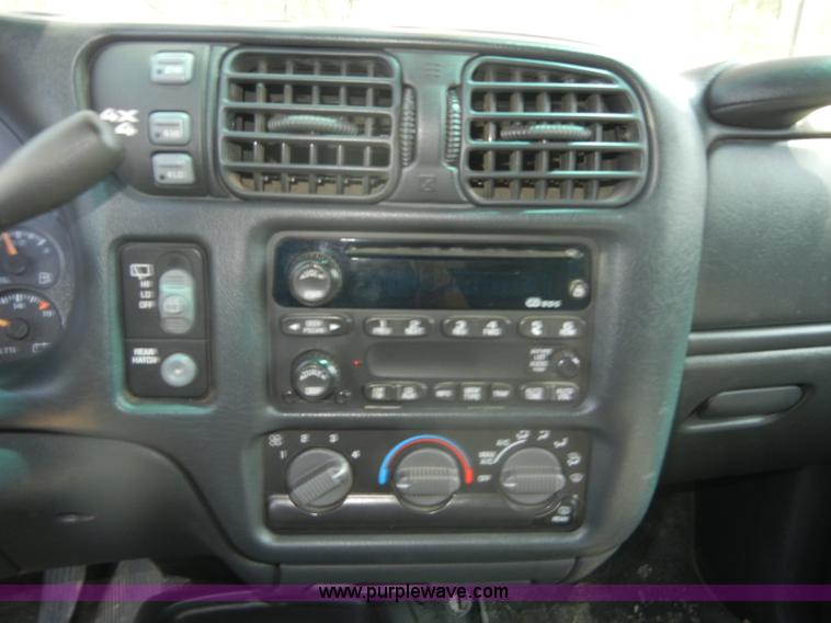 image for item D9705 2002 Chevrolet Blazer LS SUV