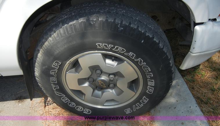 image for item D9705 2002 Chevrolet Blazer LS SUV