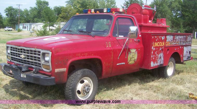 image for item E9272 1989 Chevrolet Cheyenne V3500 pickup truck