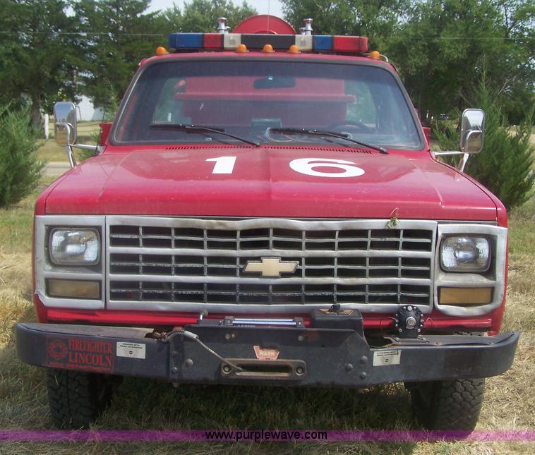 image for item E9272 1989 Chevrolet Cheyenne V3500 pickup truck