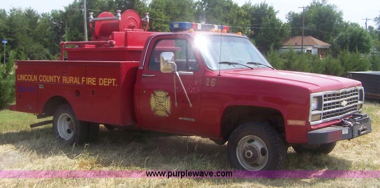 image for item E9272 1989 Chevrolet Cheyenne V3500 pickup truck