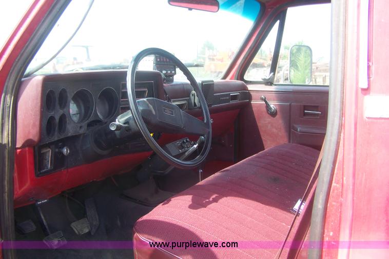 image for item E9272 1989 Chevrolet Cheyenne V3500 pickup truck