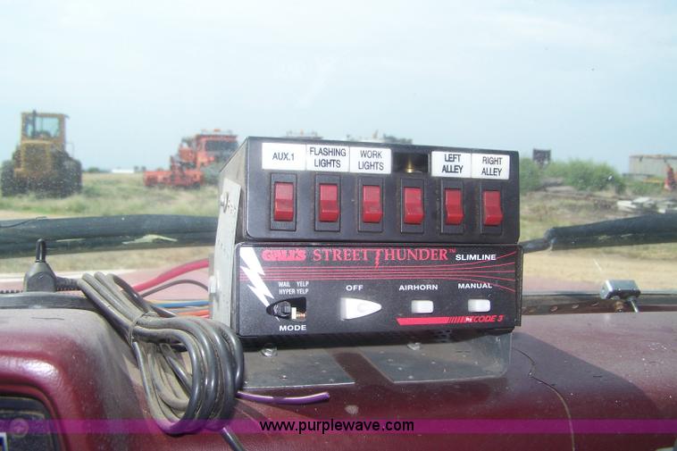 image for item E9272 1989 Chevrolet Cheyenne V3500 pickup truck