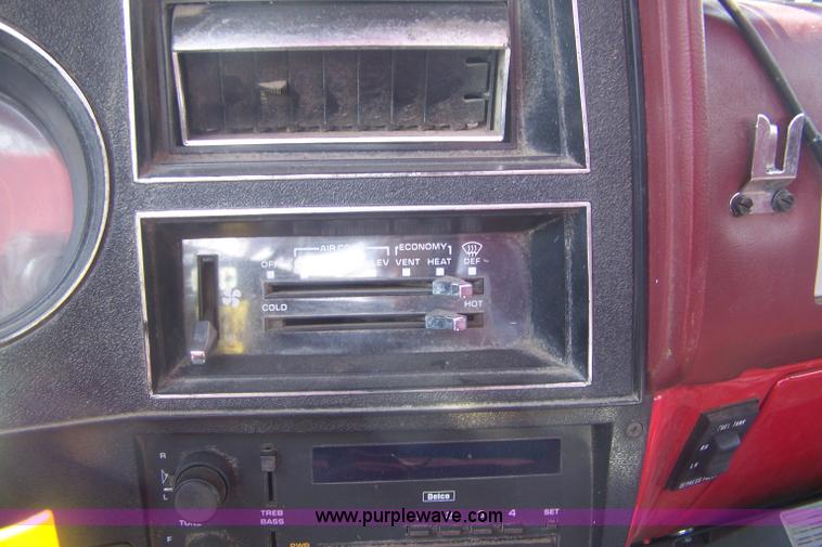 image for item E9272 1989 Chevrolet Cheyenne V3500 pickup truck