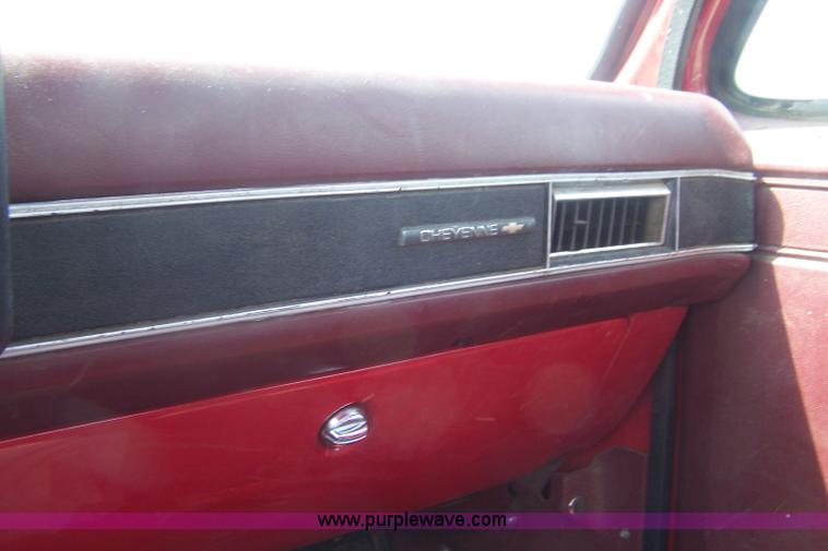 image for item E9272 1989 Chevrolet Cheyenne V3500 pickup truck