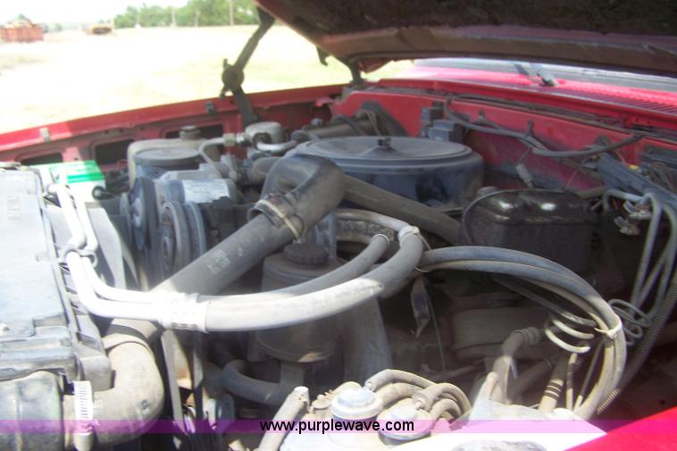 image for item E9272 1989 Chevrolet Cheyenne V3500 pickup truck