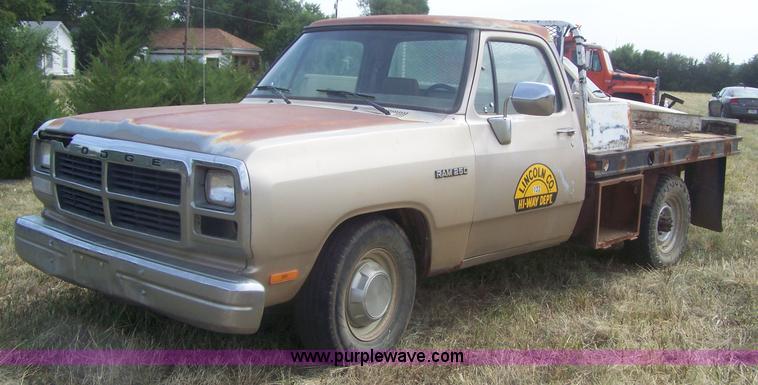 image for item E9275 1992 Dodge D250 pickup truck